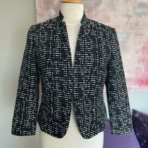 Nine West black and white light weight blazer size 4 NWOT